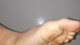 Dude happily jerking off and showing feet as well